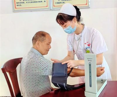 常德市二医院全科医学科走进养老院开展健康义诊活动